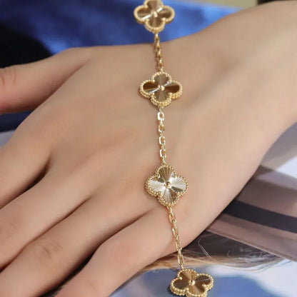 Pulsera Trébol Baño de Oro 18K – Buena Suerte, Elegancia y Estilo - Tiendas La Gran Latina